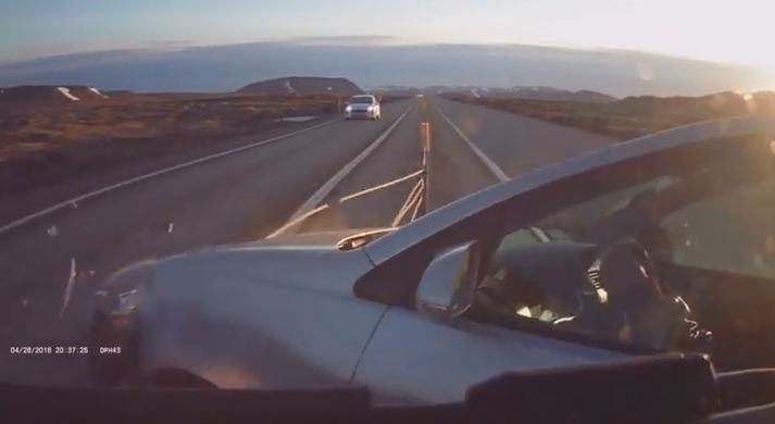 Ætla má að vegriðið hafi bjargað mannslífum í þessu tilfelli.