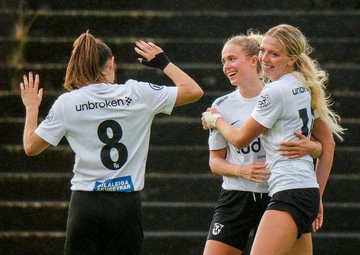 Ída Marín Hermannsdóttir og stöllur í FH fögnuðu sjö mörkum gegn Þrótti og þar af skoraði Ída Marín fimm.