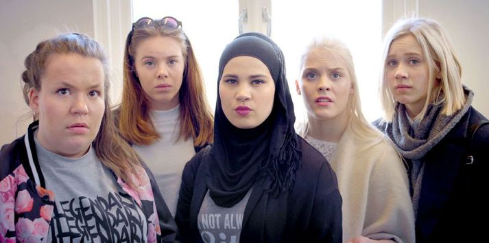 Inna Svenningdal, Lisa Teige, Iman Meskini, Ulrikke Falch og Josefine Frida Pettersen í hlutverkum sínum sem Chris, Eva, Sana, Vilde og Noora.