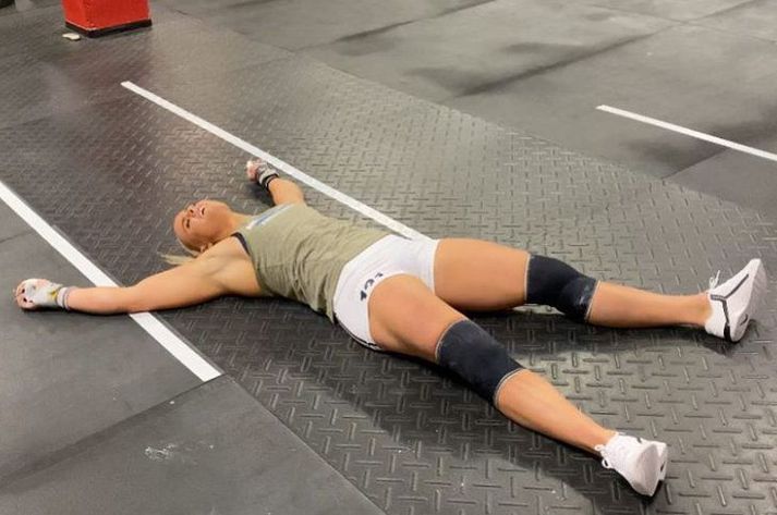 Sara Sigmundsdóttir hafði ekki kraftinn sem þurfti til í harðri baráttu um sæti í ofurúrslitin á heimsleikunum.