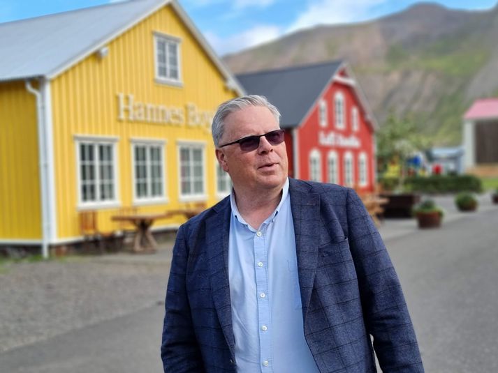 Athafnamaðurinn Róbert Guðfinnsson er maðurinn á bak við mikla uppbyggingu ferðaþjónustunnar á Siglufirði undanfarin ár.