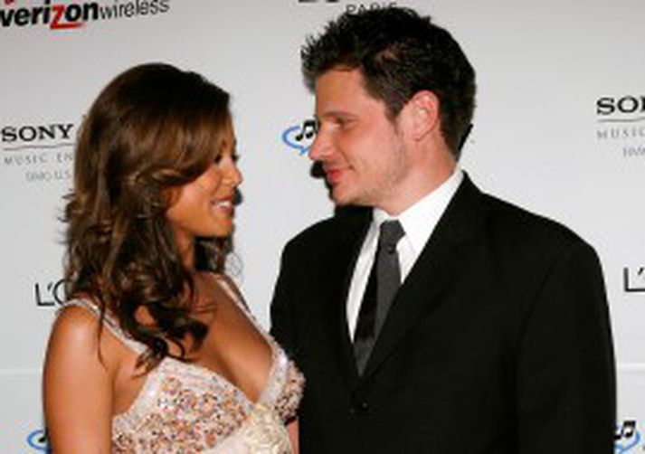 Vanessa Minnillo og Nick Lachey eru ung og ástfangin