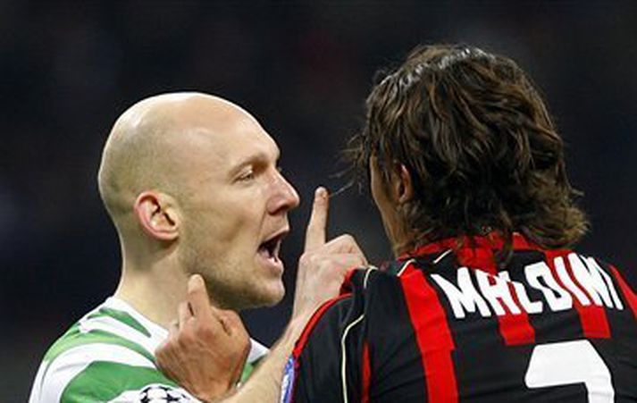 Thomas Gravesen ræðir málin við Paolo Maldini.