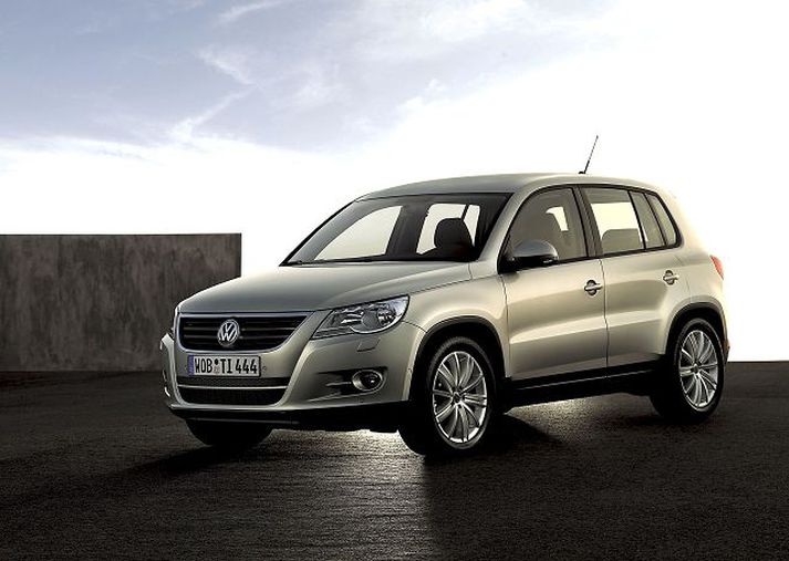 Volkswagen Tiguan-jeppinn hefur verið kallaður litli bróðir Touareg-jeppans. Bíllinn verður kynntur á bílasýningunni í Frankfurt á næstunni.