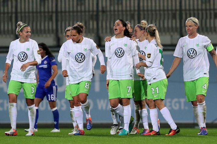 Sara Björk Gunnarsdóttir fagnar marki með félögum sínum í Wolfsburg.