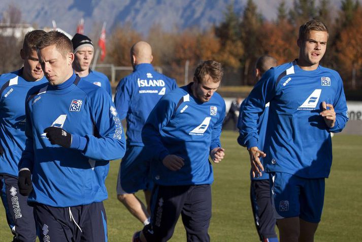 Rúnar er hér fyrir miðri mynd.