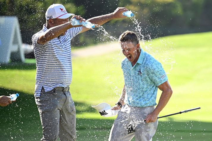 Jake Knapp fékk steypibað eftir að hann tryggði sér sigur á Mexico Open.