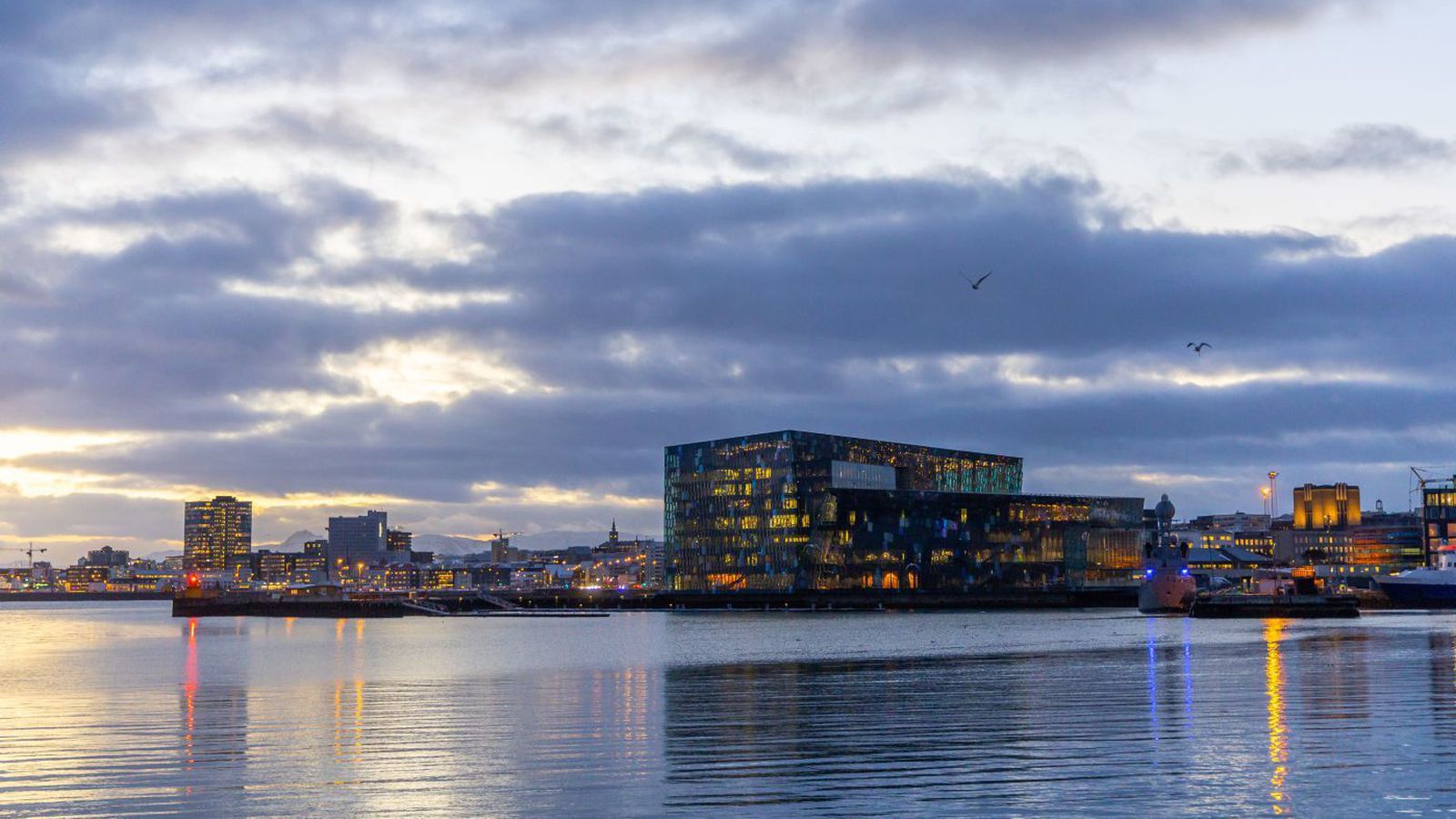 Austur­höfn seldi fast­eignir fyrir ríf­lega 16 milljarða - Innherji