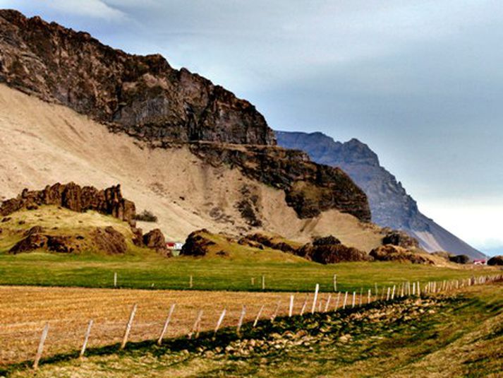 Undir Eyjafjöllum. Séð frá þjóðveginum. 