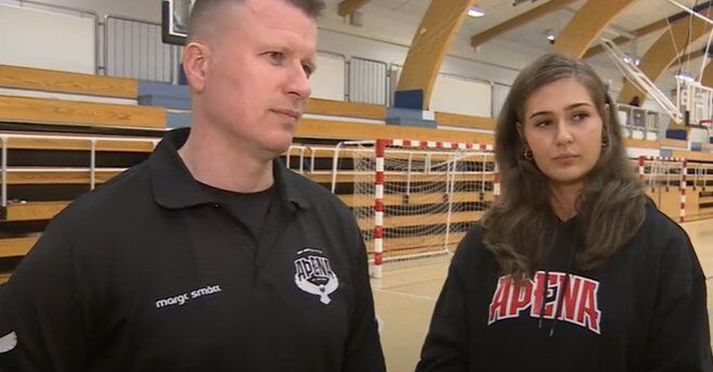 Brynjar Karl Sigurðsson þjálfari og Darina Andriivna Khomenska, leikmaður Aþenu.