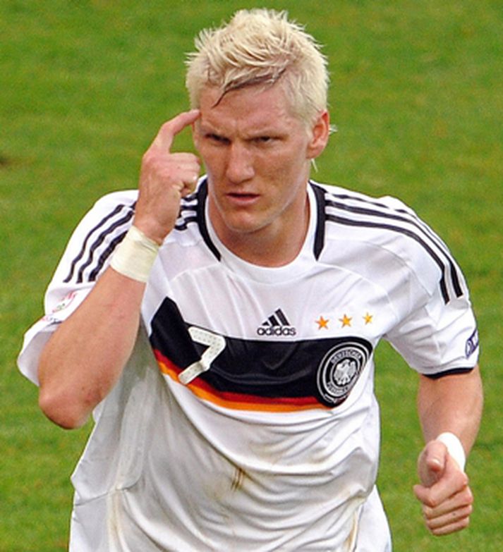 Schweinsteiger brást reiður við tæklingu Leko