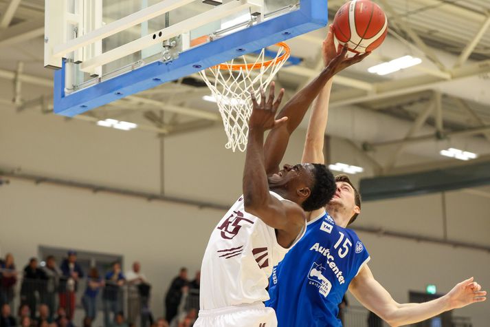 Zarko Jukic hér í baráttunni við Taiwo Badmus.