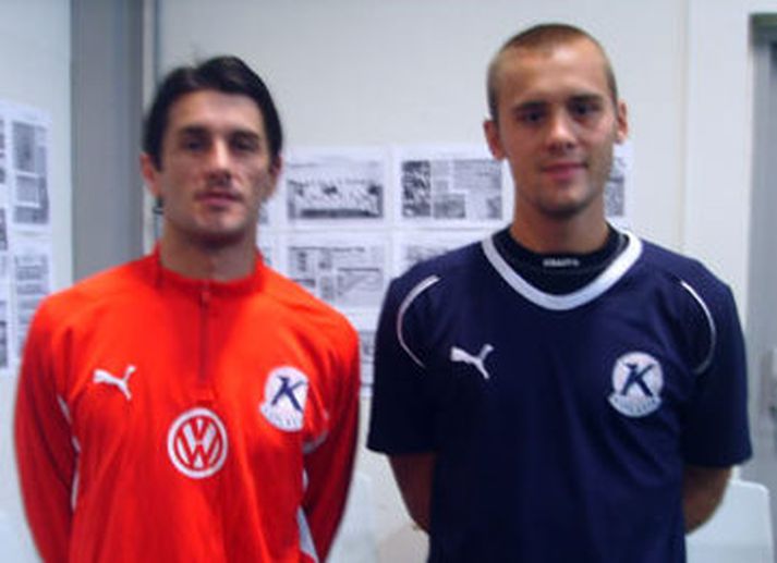 Keflavík hefur samið við tvo leikmenn fyrir átökin í Pepsí-deild karla í fótbolta. Makedóníumaðurinn Goran Jovanovski og Adam Larsson frá Svíþjóð