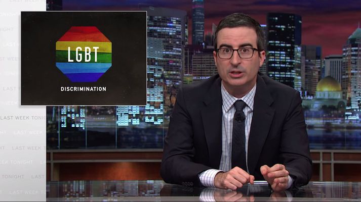 John Oliver benti á kálið sé ekki sopið þó í ausina sé komið varðandi réttindi LBGT-fólks í Bandaríkjunu.