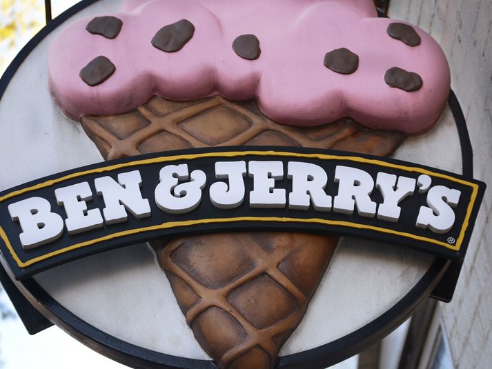 Ísframleiðandinn Ben & Jerry's hefur tilkynnt að hann ætli að hætta allri sölu á ís á landtökusvæðum Ísraela.