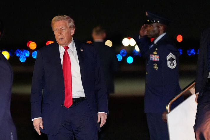 Trump vill rannsaka alla Afgana sem komið hafa frá því Bandaríkjaher hörfaði frá landinu.