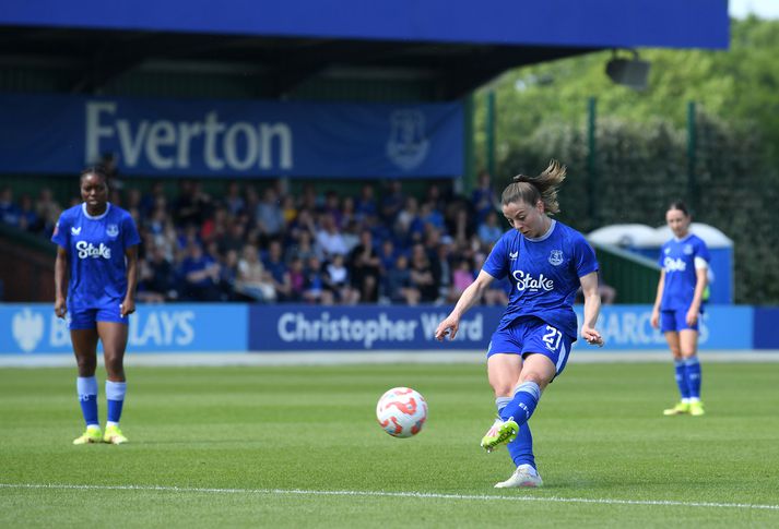 Kvennalið Everton mun færa sig um set á sama tíma og karlaliðið.
