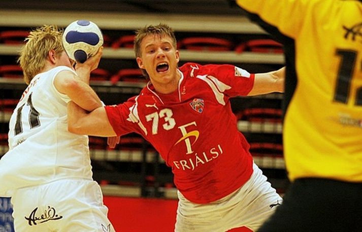 Úr viðureign Vals og ÍBV fyrir skömmu.