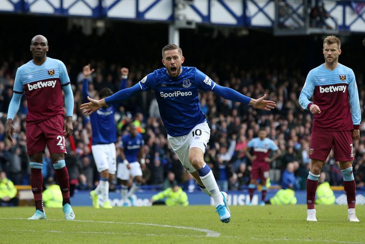 Gylfi Þór Sigurðsson fagnar marki með Everton liðinu. Þetta mark á móti West Ham var hann sextugasta í ensku úrvalsdeildinni.