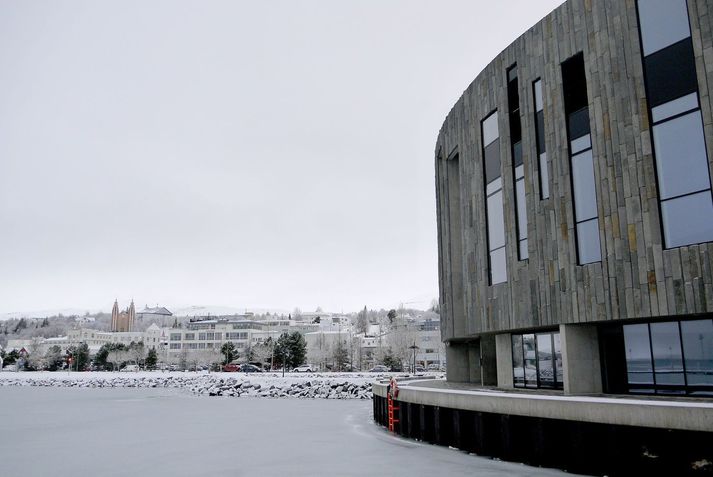 Frost á landinu verður á bilinu núll til átta stig í dag.