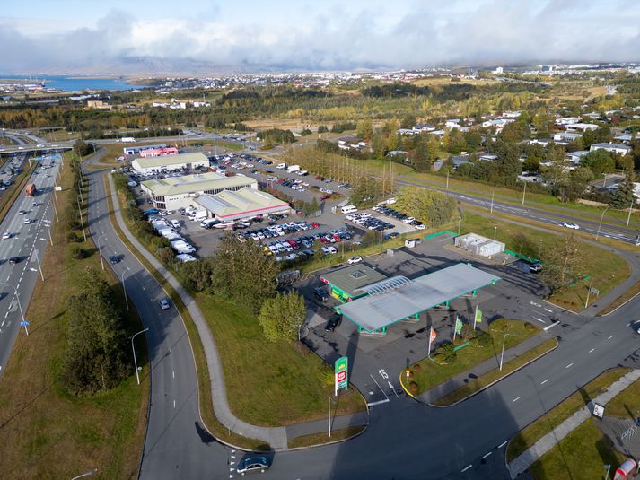 Olís Mjódd, Húsin við Stekkjabakki