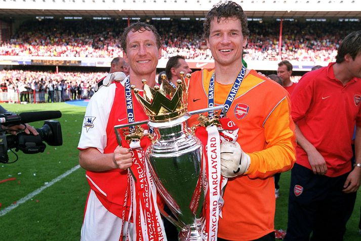 Jens Lehmann fagnar Englandsmeistaratitlinum 2004 með Ray Parlour.