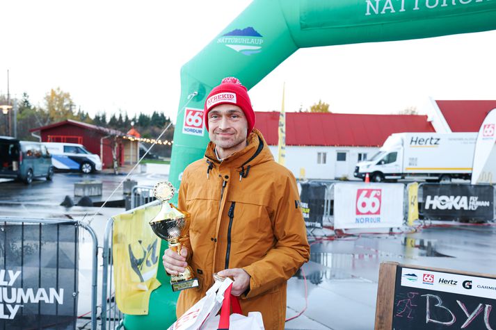 Gunnar Lárus bætti Íslandsmetið í Bakgarðshlaupi með því að hlaupa 69 hringi.