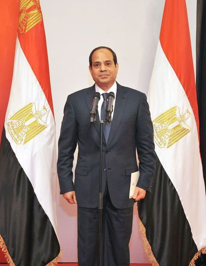 Abdul Fattah al-Sisi, fyrrverandi stjórnandi egypska hersins, sór embættiseið sinn í morgun.