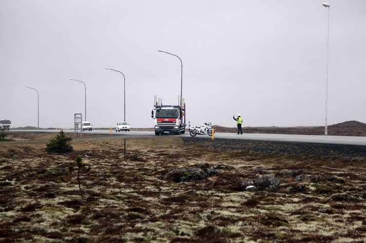 Sjö stöðugildi við umferðareftirlit mun flytjast til lögregluembætta úti á landi. Umferðareftirlitið felst meðal annars í eftirliti með stærð og þyngd ökutækja, frágangi farms og aksturs- og hvíldartímareglum. Talið er að efitrlitið verði skilvirkara með því að flytja það til lögreglu.