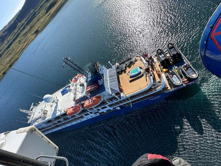 Skemmtiferðaskipið Sea Spirit var statt í Arnarfirði á Vestfjörðum þegar tilkynning barst.