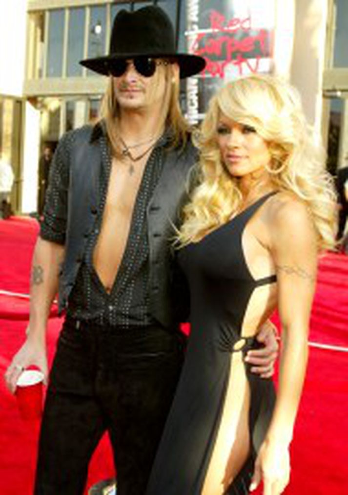 Kid Rock og léttklædd Pamela Anderson meðan allt lét í lyndi. Nú er Kid búinn að næla sér í nýja Andersen ljósku.