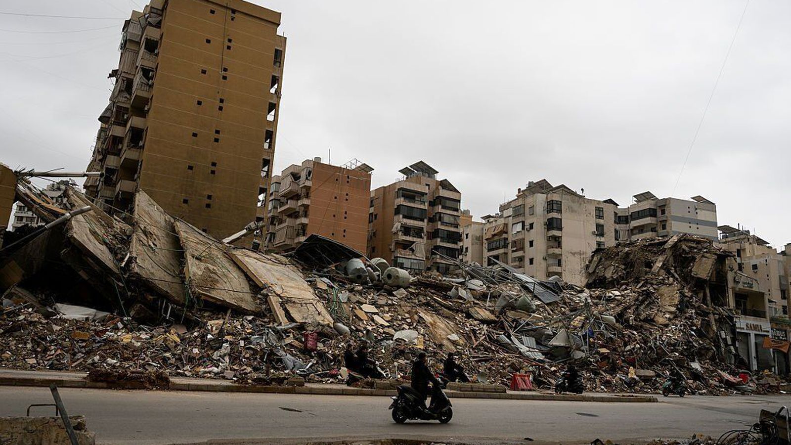Brot­hætt vopna­hlé í Líbanon hefur tekið gildi