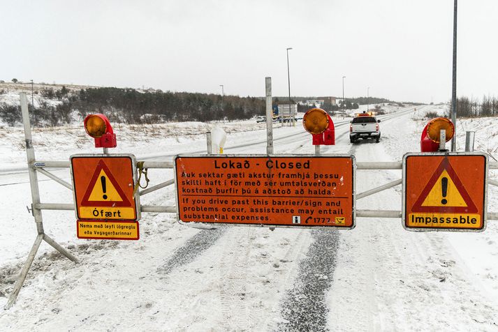 Suðurlandsvegi lokað vegna veðurs