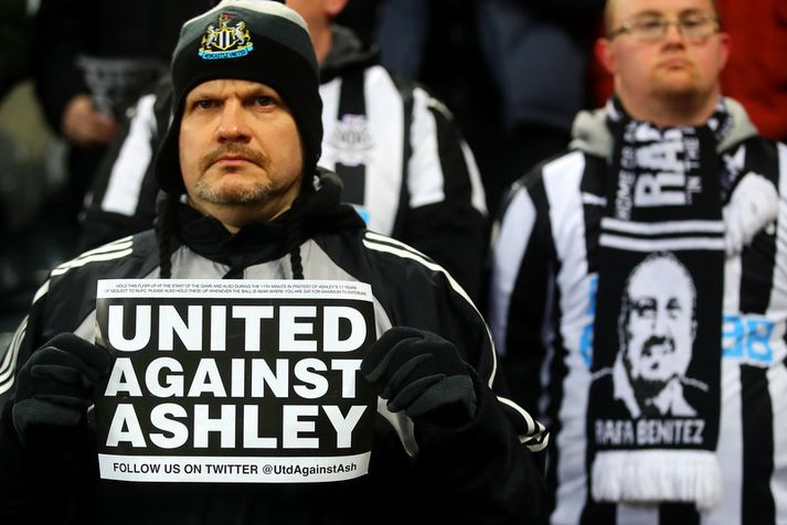 Stuðningsmenn Newcastle United eru ekki ánægðir með eigandann Mike Ashley.