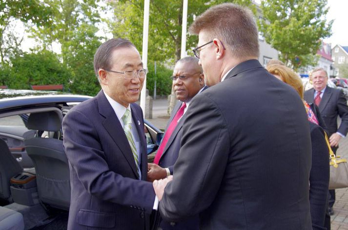 Ban Ki-moon heilsar Gunnari Braga í morgun