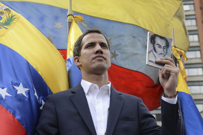 Juan Guaidó nýtur stuðnings Vesturlanda.