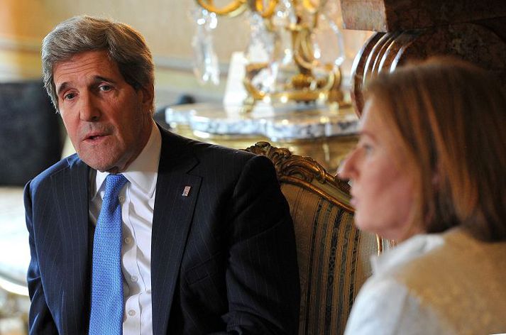 Kerry og Livni John Kerry, utanríkisráðherra Bandaríkjanna, fundaði með Tzipi Livni, dómsmálaráðherra Ísraels, um hvernig hefja mætti friðarviðræður Ísraela og Palestínumanna á ný í Róm í vikunni.Fréttablaðið/AP