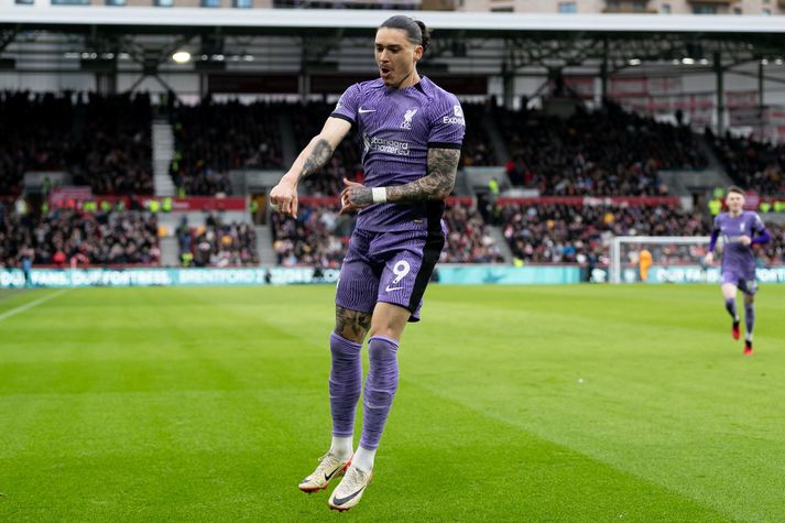 Darwin Núñez fagnar marki sínu fyrir Liverpool á móti Brentford um síðustu helgi.