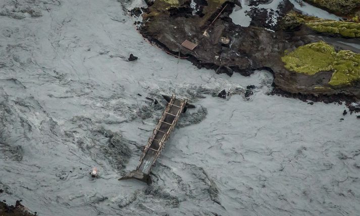 Mannvirki hafa orðið fyrir skemmdum.