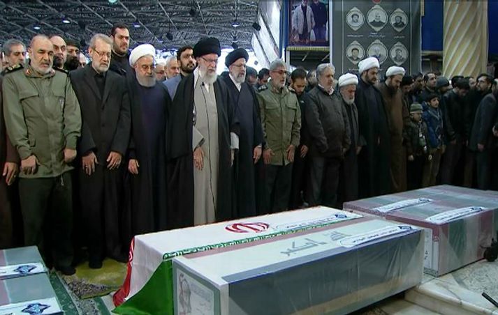 Ráðamenn tóku á móti líki Soleimani í Teheran.