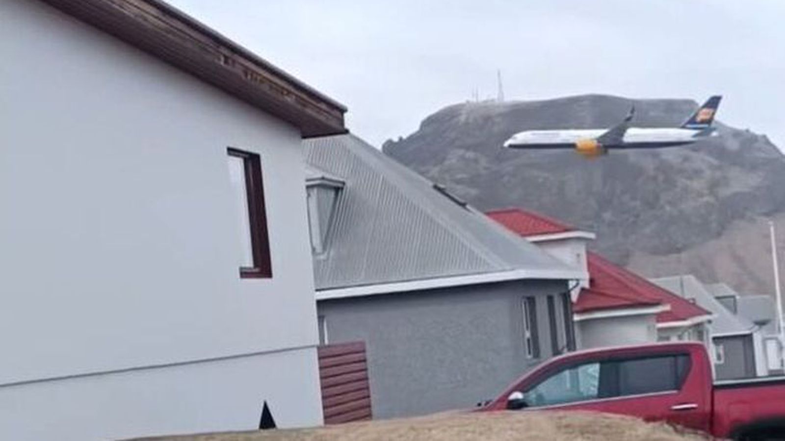 Flug­mennirnir sviptir flugréttindum