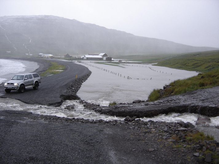 Vegir eru í sundur víða í Árneshreppi.