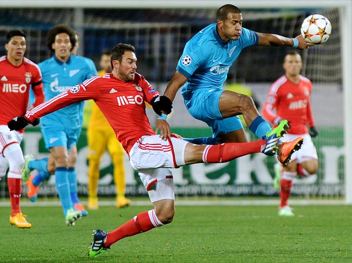 Jose Rondon, leikmaður Zenit, í baráttu við Jardel.