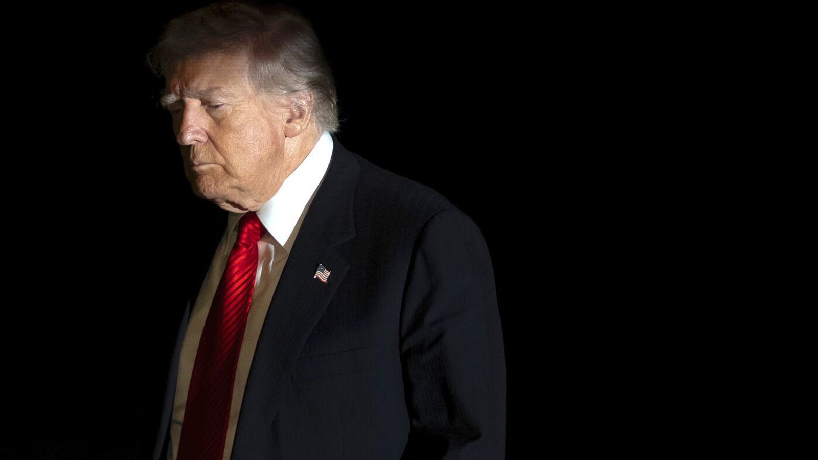 Hótar að kæra BBC fyrir einn milljarð dala