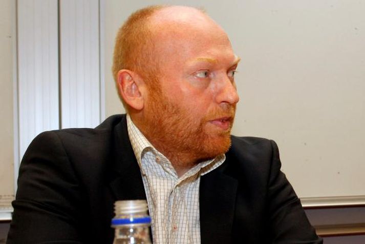 Tryggvi Þór Herbertsson mælir fyrir frumvarpi sínu um lækkun eldsneytisskatta í dag. Mynd/ Anton.