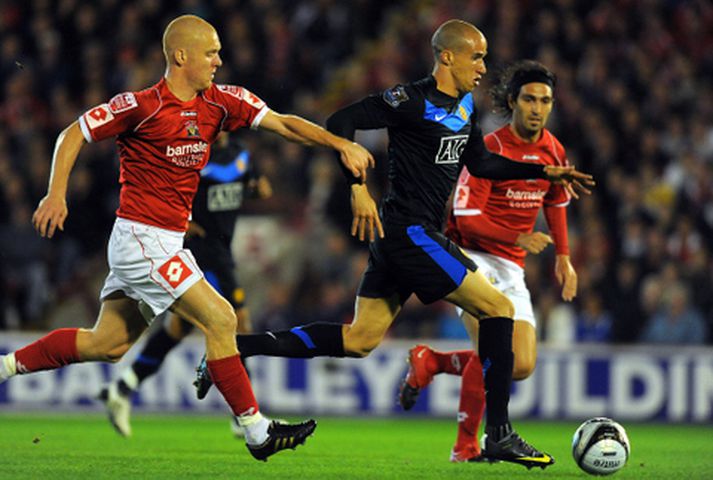 Emil Hallfreðsson í baráttu við Gabriel Obertan í leiknum í kvöld.