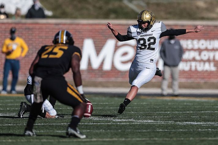 Sarah Fuller skráði sig á spjöld sögunnar er hún hóf síðari hálfleik í leik Vanderbilt Commodores og Missouri Tigers.