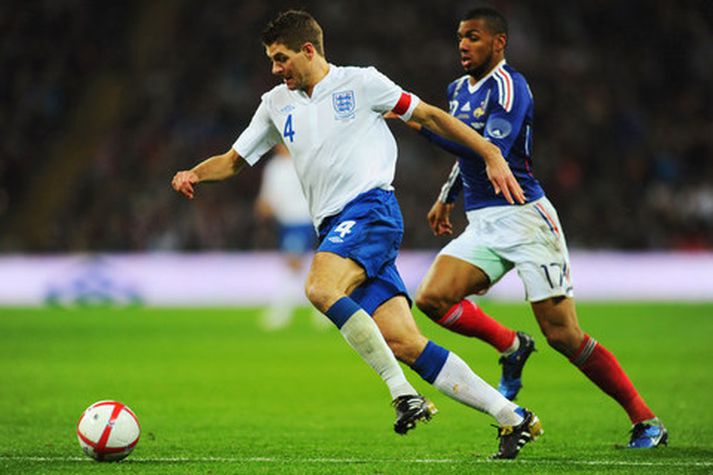 Steven Gerrard í baráttunni í kvöld.