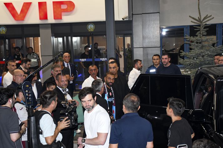 Mohamed Salah skrifaði undir tveggja ára samning við Trabzonspor.