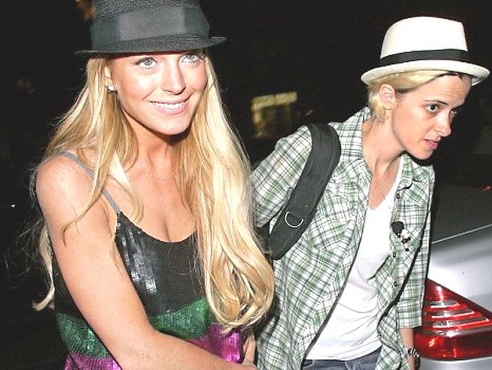 Lindsay Lohan og Samantha Ronson í NY í gærkvöldi.